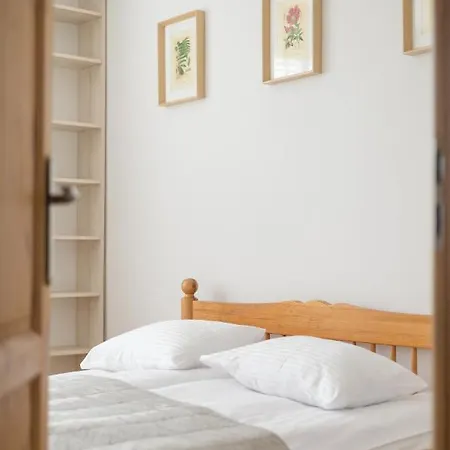 Piekna 2-bedroom By Bookinghost Апартаменты *