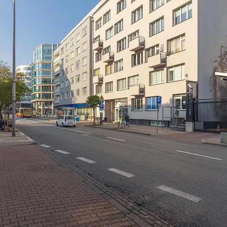 Piekna 2-bedroom By Bookinghost *