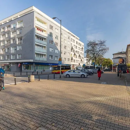 Piekna 2-bedroom By Bookinghost